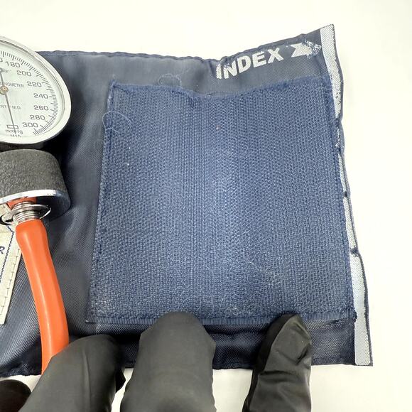 Medline Handheld Aneroid Sphygmomanometer Adult Neoprene Black MDS9388LF TESTED - Picture 6 of 12